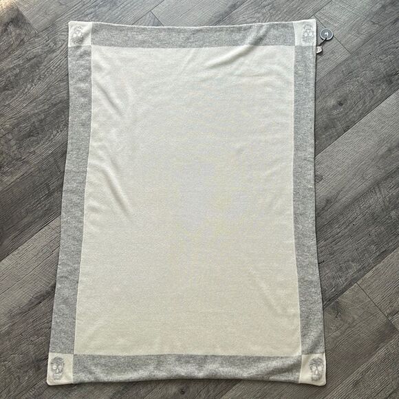 Skull cashmere baby blanket 100% pure cashmere ivory gray new with tag - Picture 3 of 9